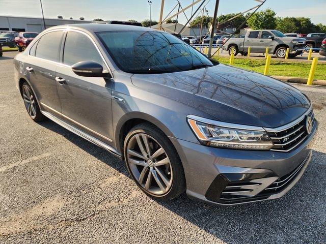 2017 Volkswagen Passat 1.8T R-Line w/ Comfort Pkg. Auto's photo