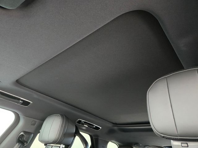 New 2026 Santorini Black Land Rover Dynamic SE image 11