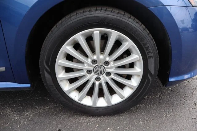 Used 2017 Blue Volkswagen 1.8T SE image 38