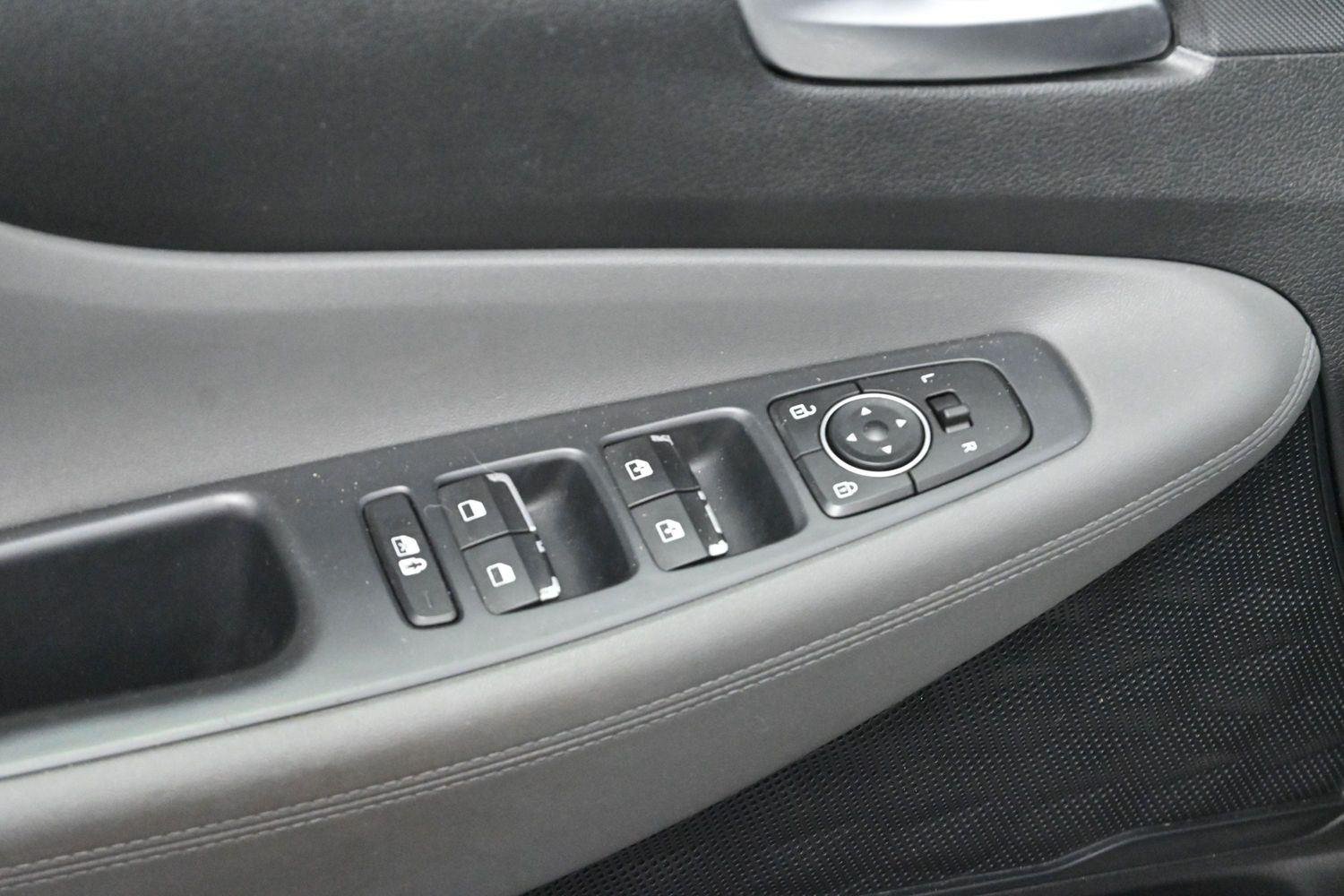 Used 2021 Shimmering Silver Hyundai SEL image 11