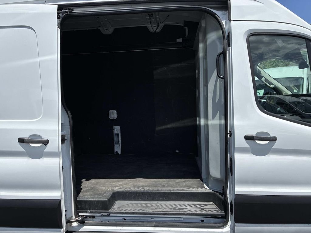 Used 2024  Ford Base image 11
