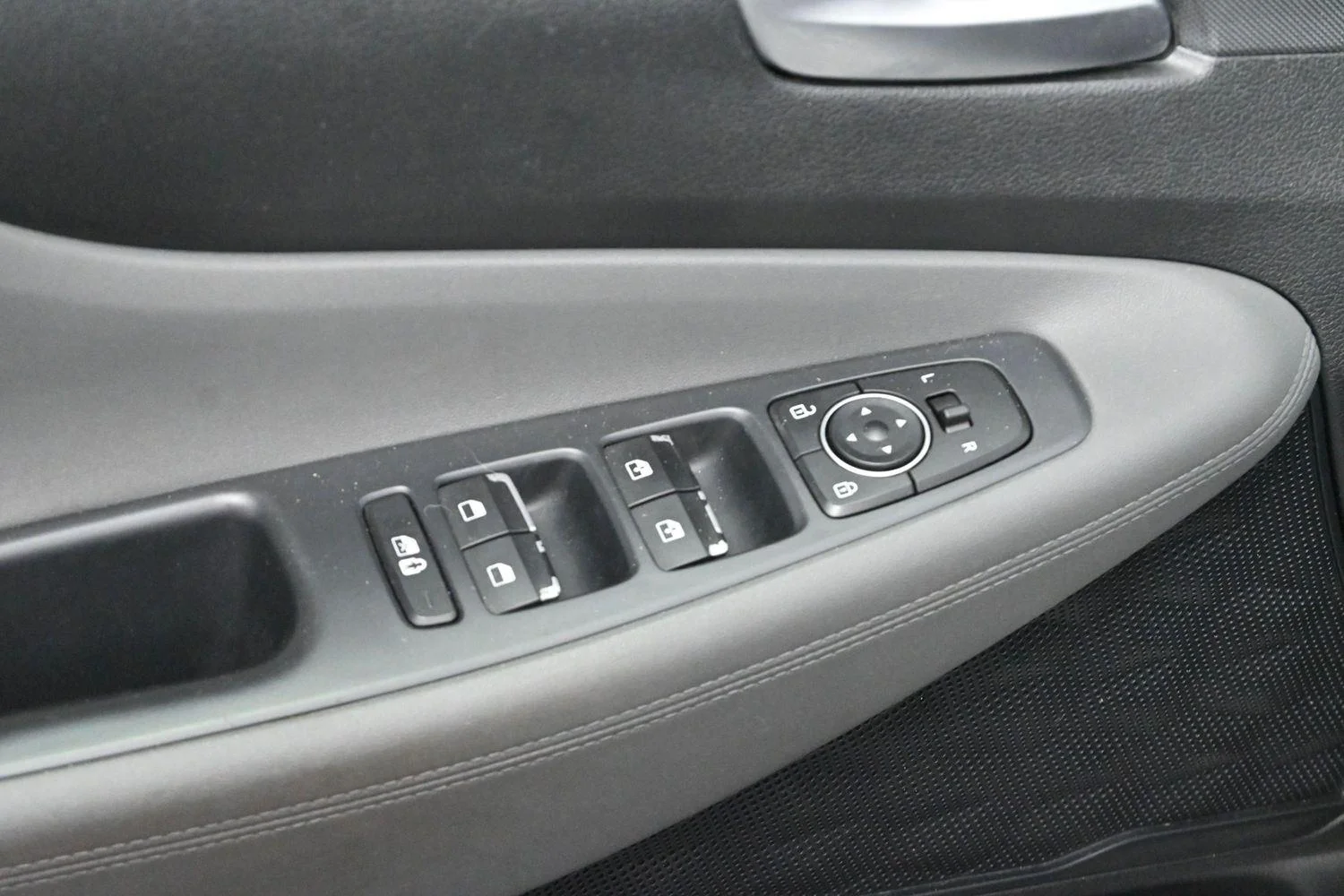Used 2021 Shimmering Silver Hyundai SEL image 11