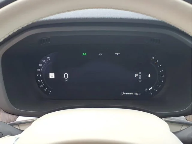 Used 2022  Volvo Momentum image 14