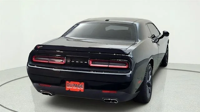 Used 2019 Black Dodge SXT image 12