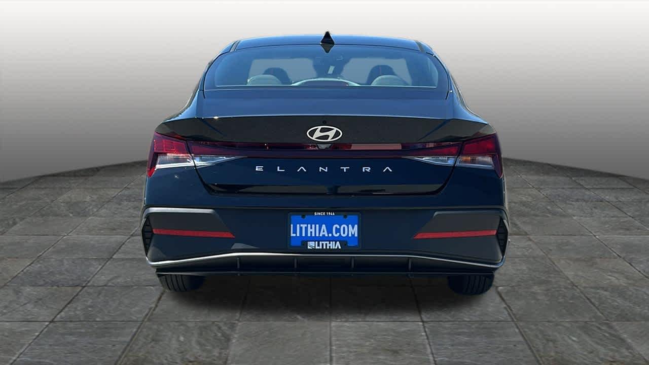 New 2026 Abyss Black Hyundai SE image 6