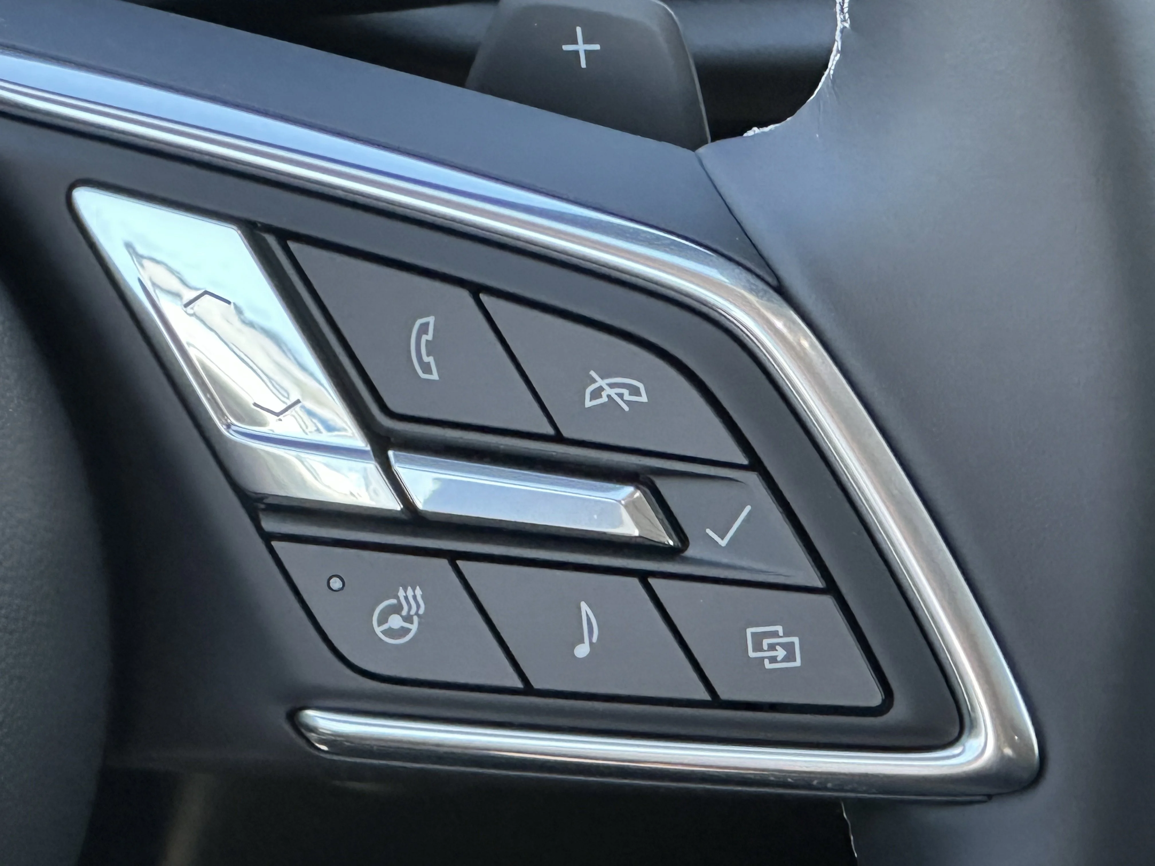 New 2026 Iridescent White Tricoat Buick Avenir image 13