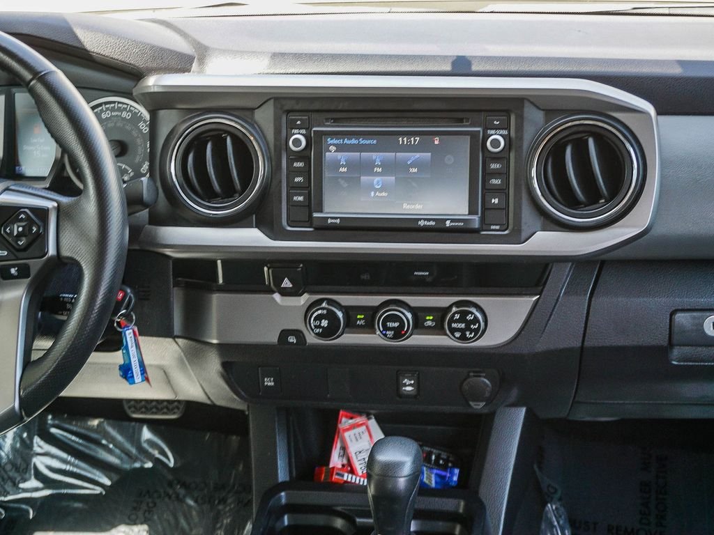Used 2017  Toyota SR5 image 15