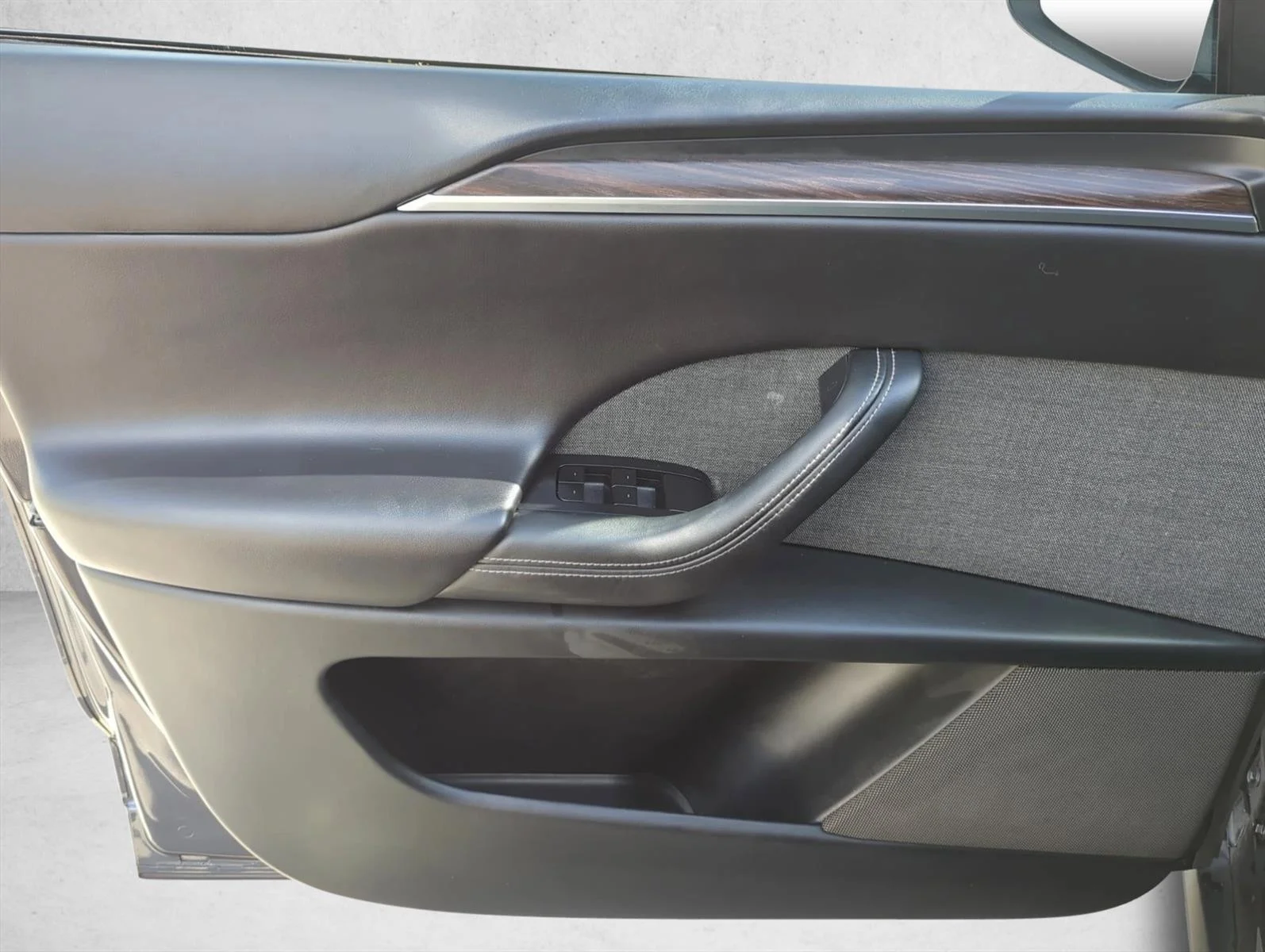 Used 2024 Gray Tesla  image 7