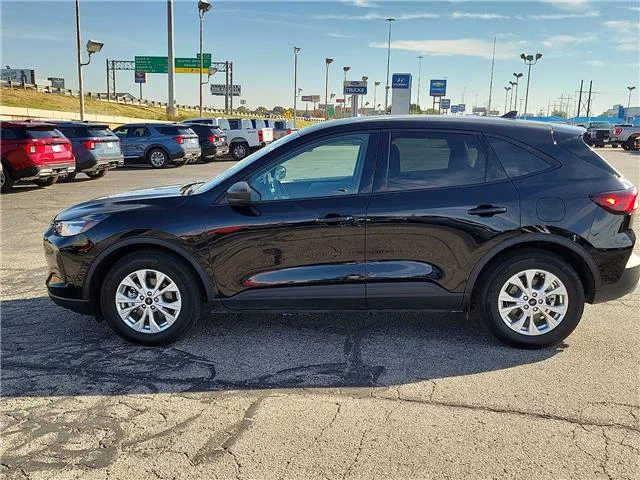 Used 2025 Agate Black Metallic Ford Active Front-Wheel Drive image 2