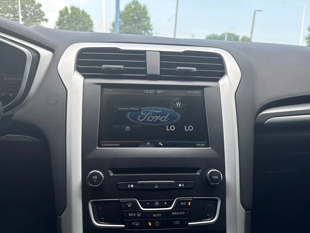 Used 2016 White Ford SE image 18
