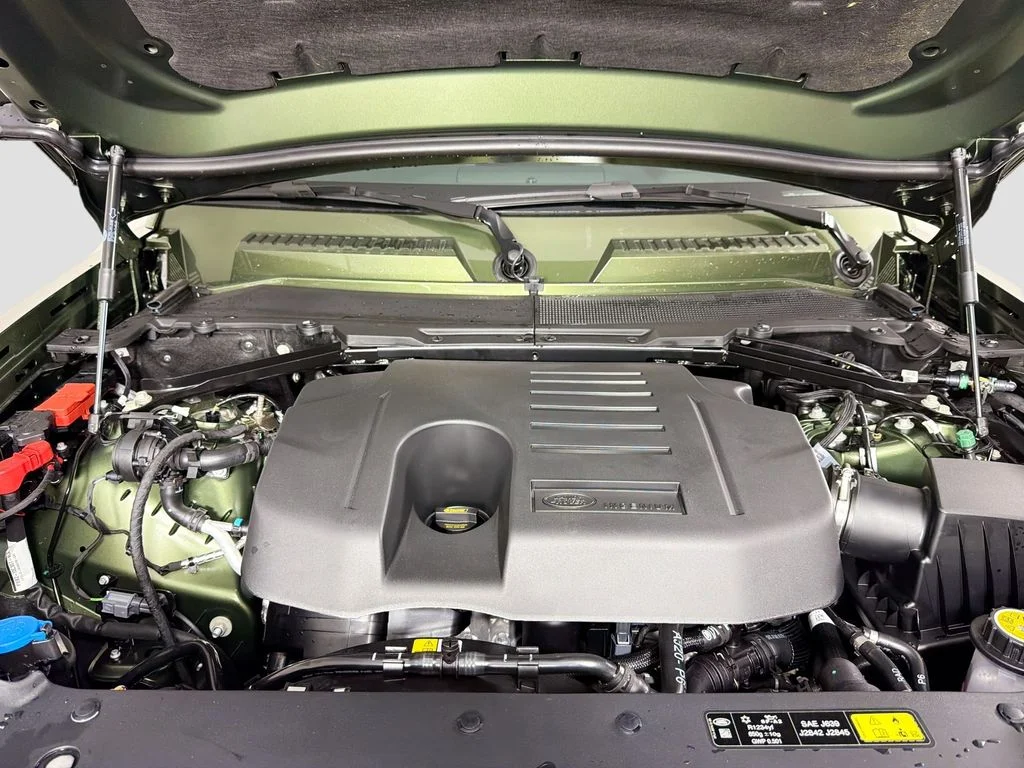 New 2026 Woolstone Green Land Rover X-Dynamic SE image 32