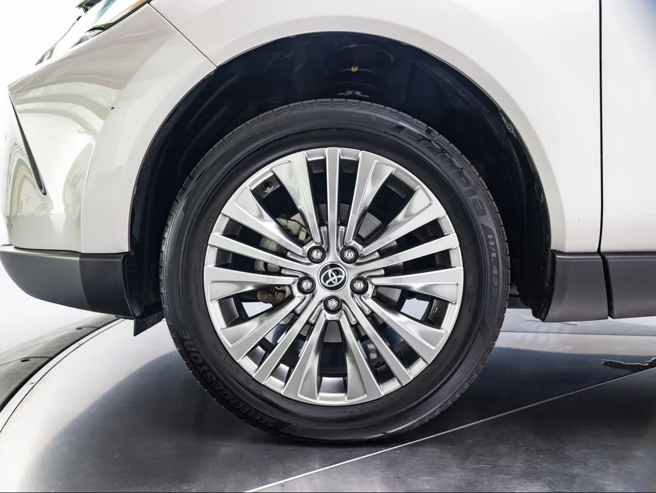 Used 2022 Titanium Glow Toyota XLE image 12