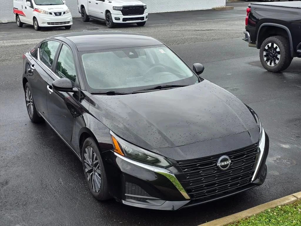 Used 2025 Black Nissan 2.5 SV image 9