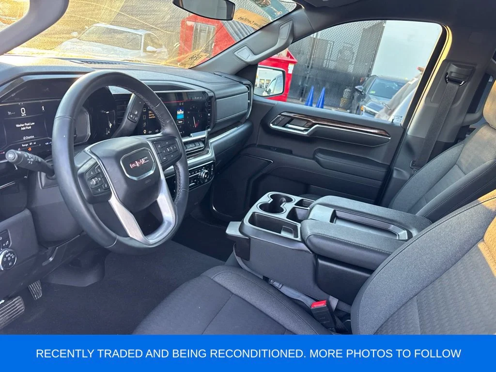 Used 2023 White GMC Elevation image 8