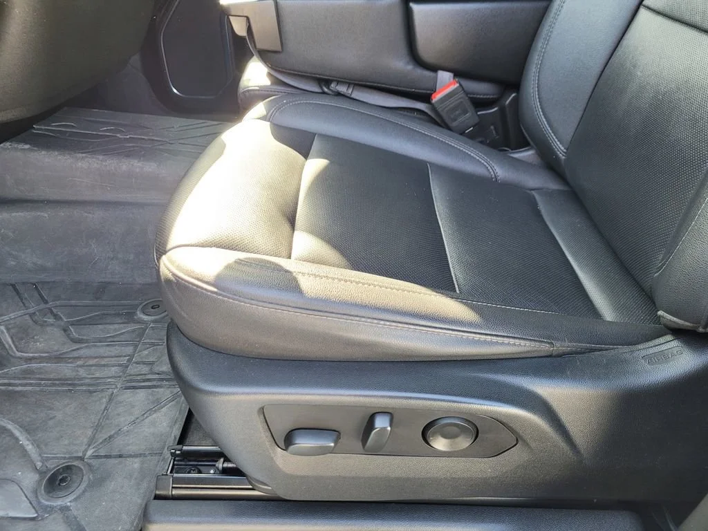 Used 2024 Summit White Chevrolet LTZ image 17