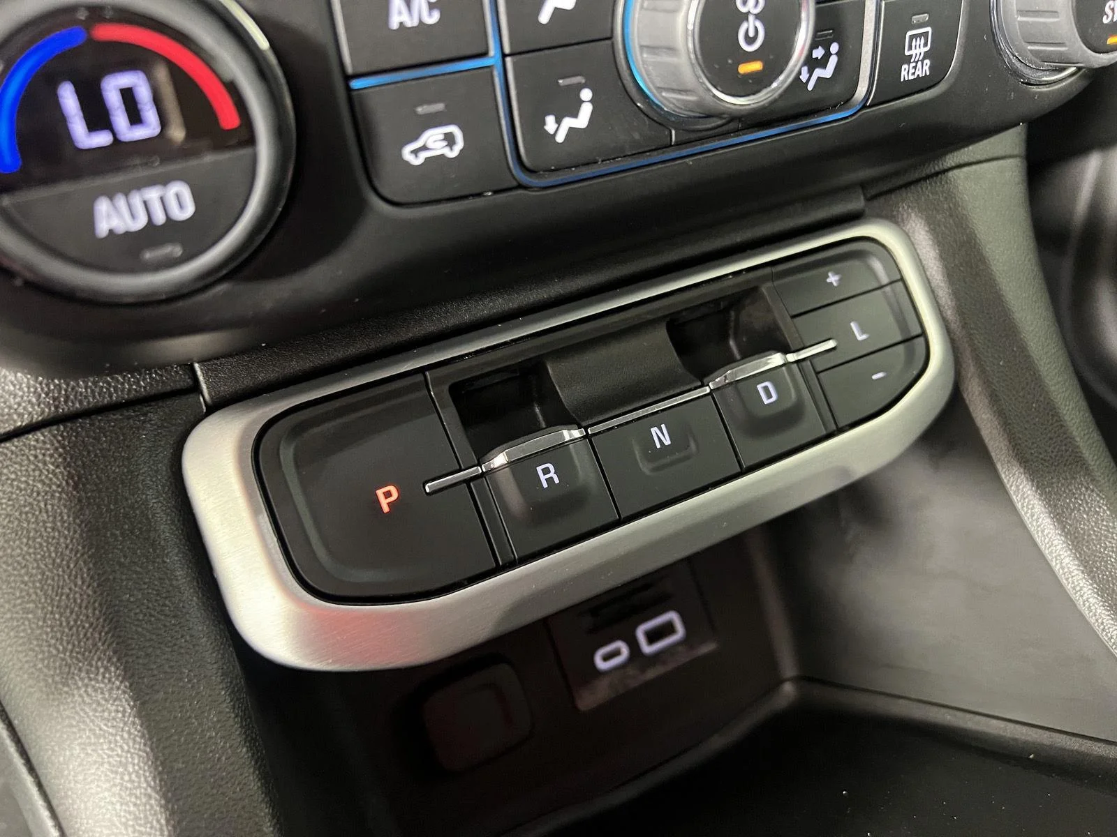 Used 2023 Summit White GMC SLT image 11