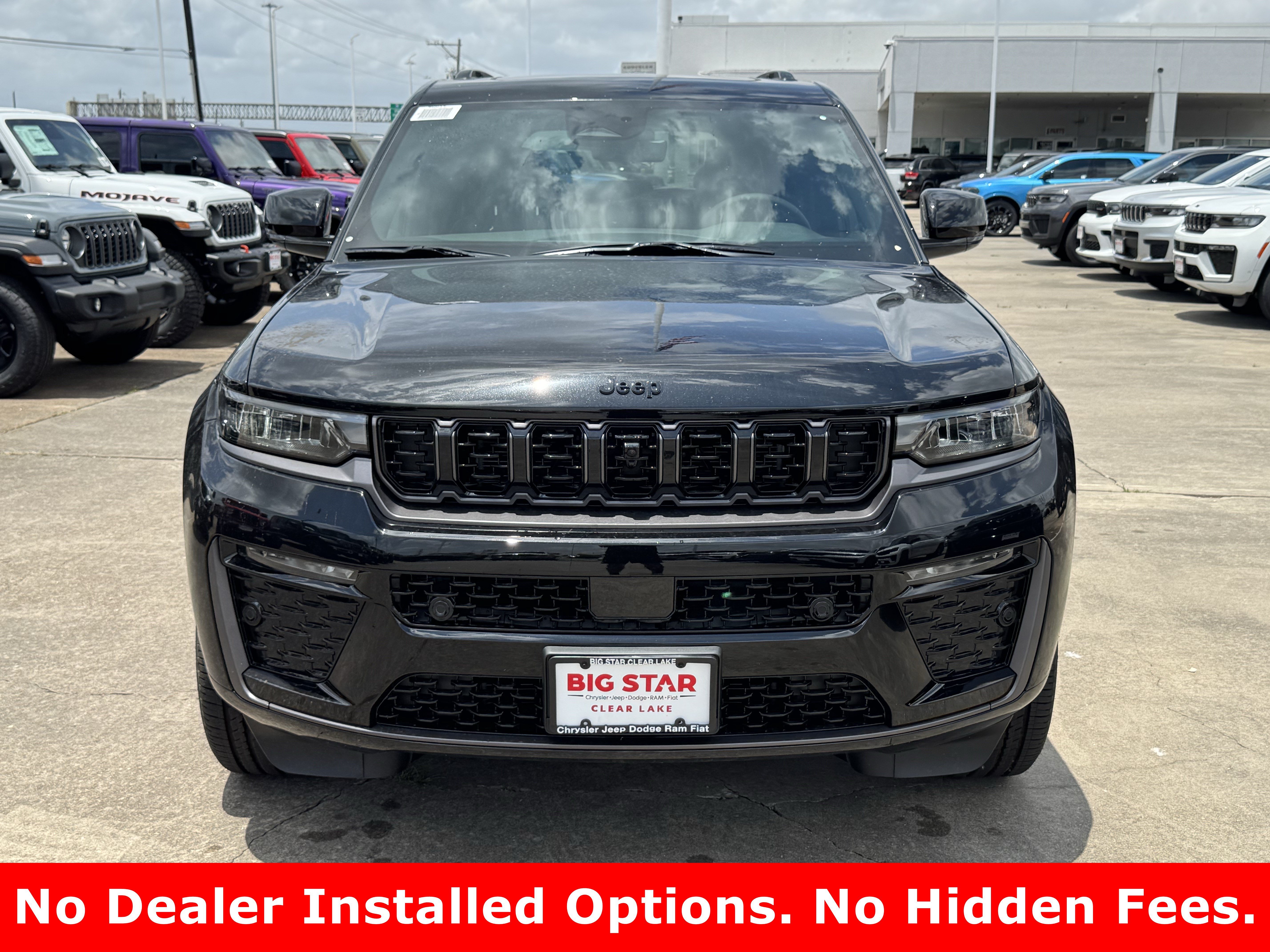 New 2026 Diamond Black Crystal Pearl-Coat Exterior Paint Jeep Limited Reserve image 3