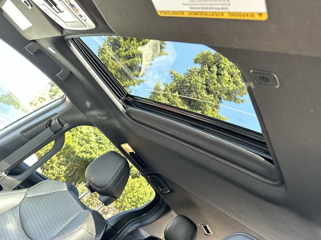 Used 2025  Toyota Sienna XSE AWD 7-Pass Dilawri Certified   Elevate image 29