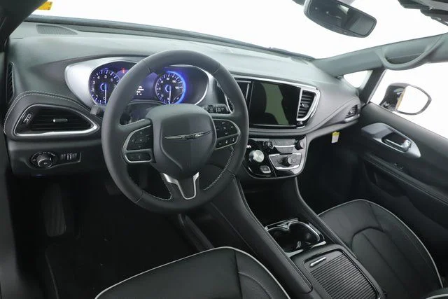 2026 Chrysler Pacifica Limited - Photo 17