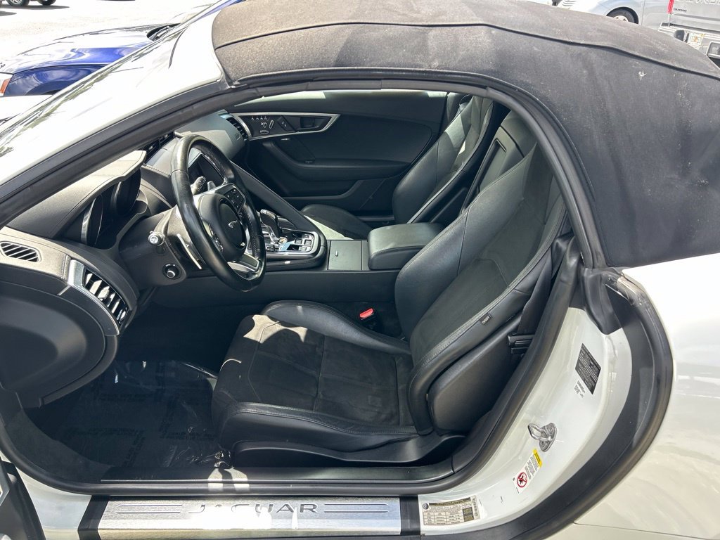 Used 2018 White Jaguar Base image 10