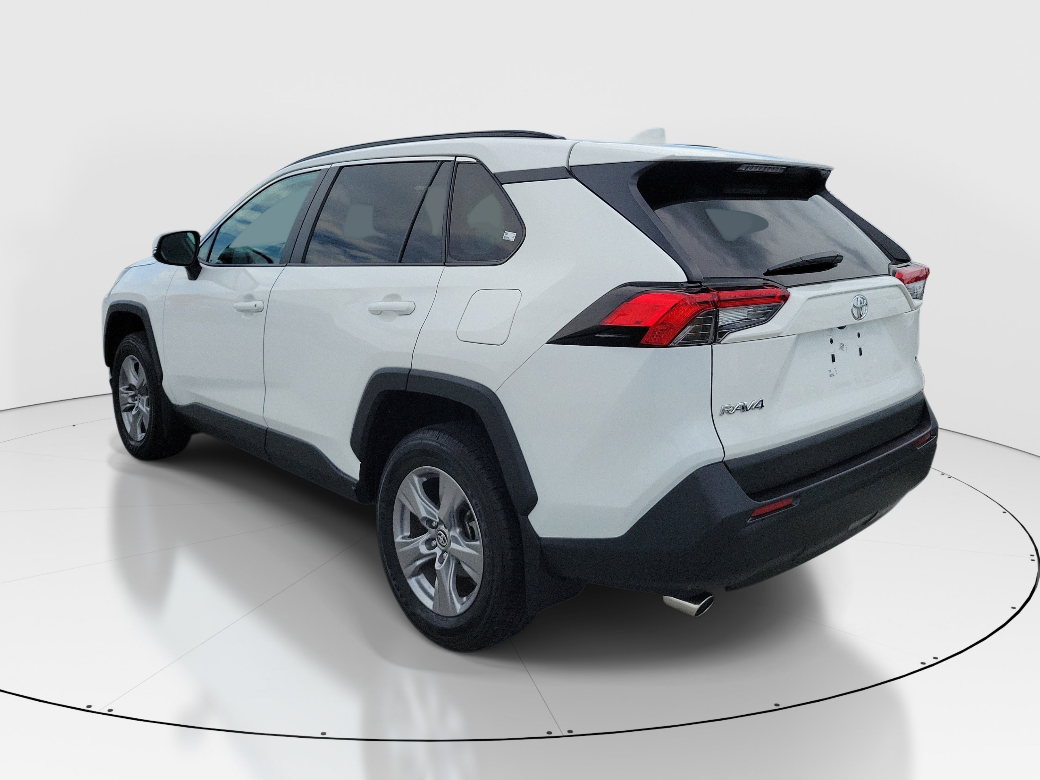 Used 2024 White Toyota XLE image 4