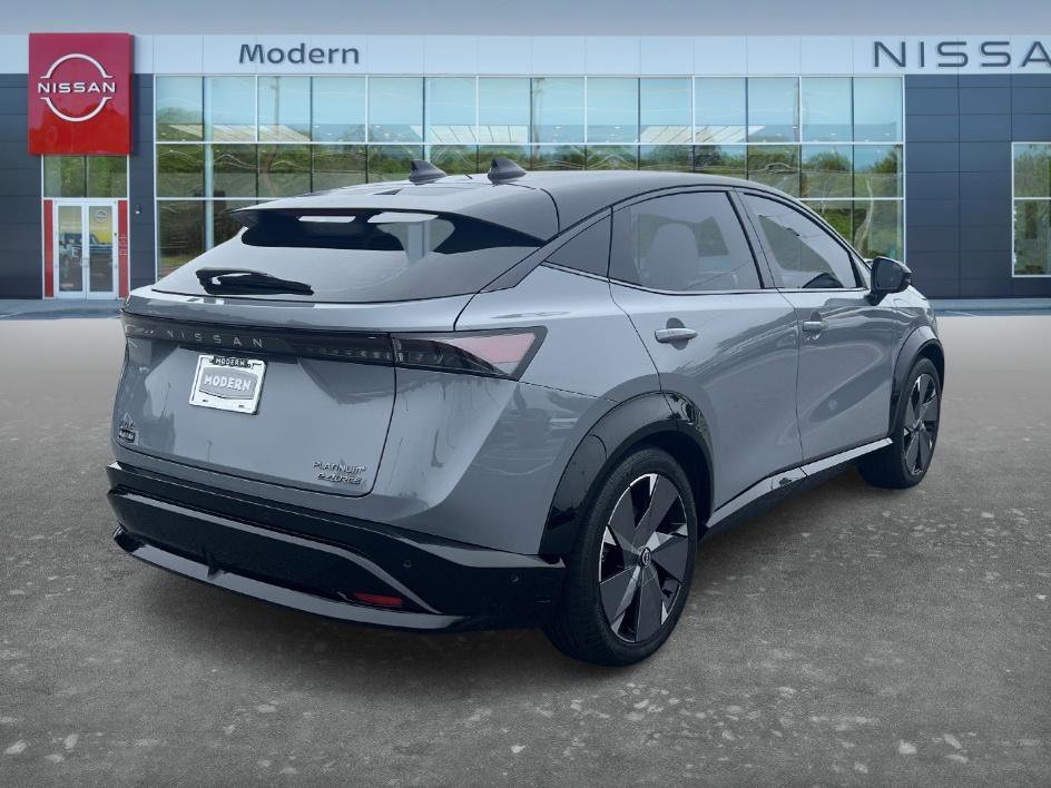 Used 2024 Boulder Gray Pearl/Black Diamond Pearl Nissan PLATINUM+ image 5