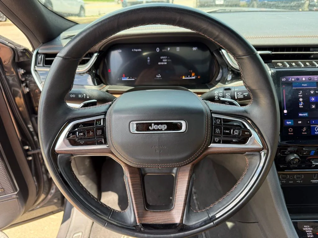 Used 2024 Gray Jeep Summit image 13