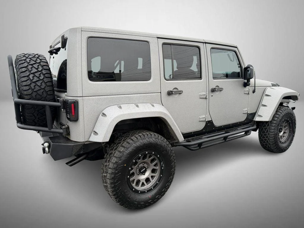 Used 2015 Silver Jeep Unlimited Sport image 3