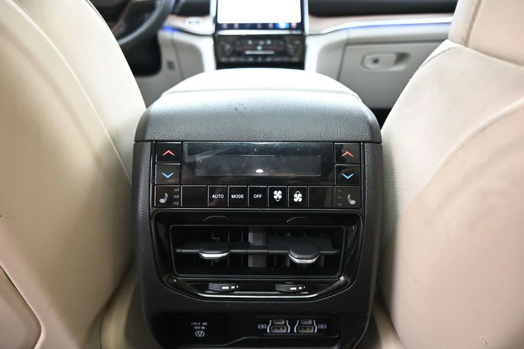 Used 2023 Black Jeep Summit image 28