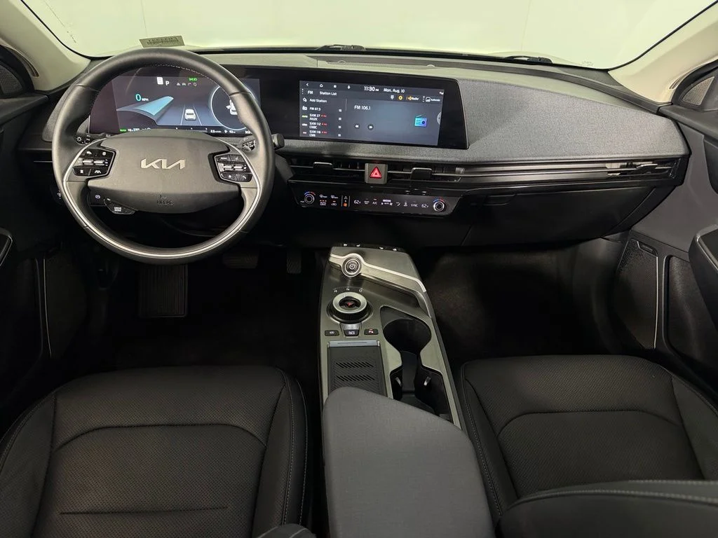 Used 2024 Steel Gray Kia Wind image 12