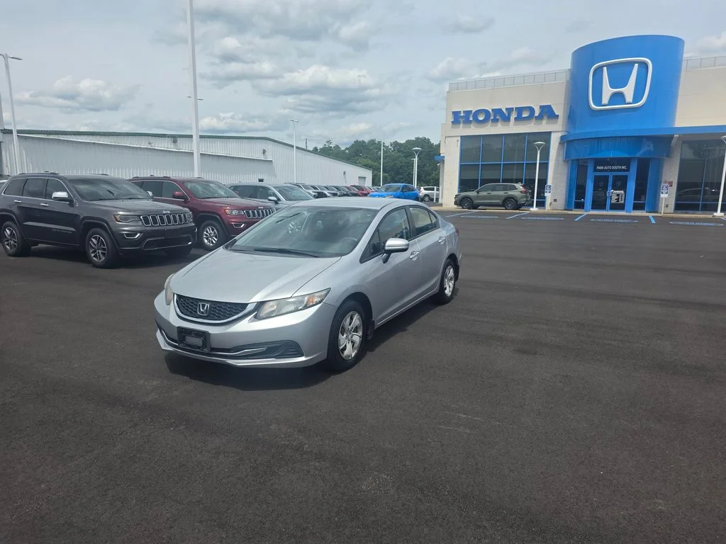 Used 2014 Alabaster Silver Metallic Honda LX image 7