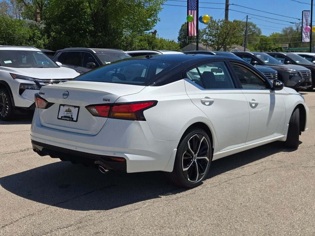 New 2026 Pearl White TriCoat / Super Black Two-tone Nissan SR image 10