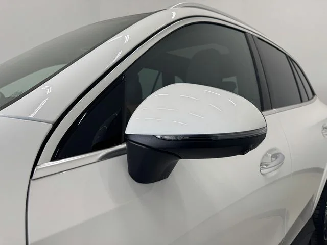 New 2027 White Mercedes-Benz GLC 300 image 43