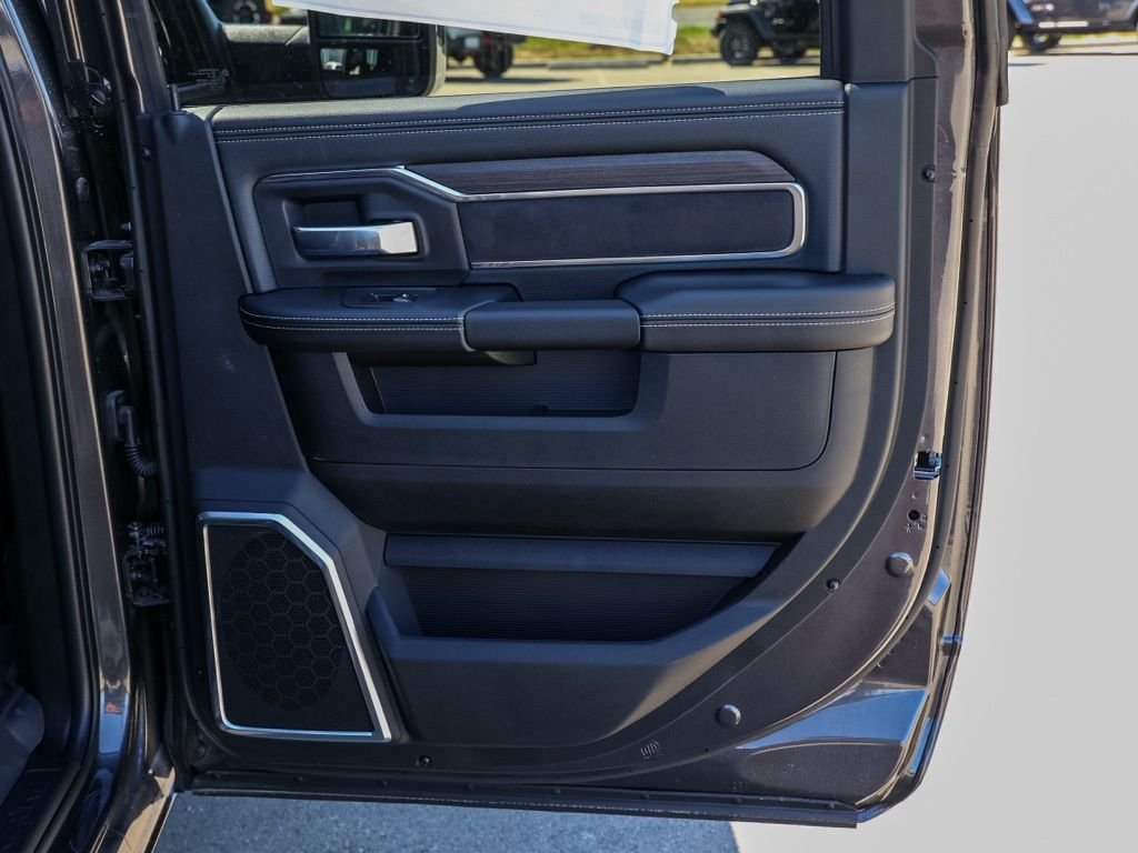 New 2026 Granite Crystal Metallic Clear-Coat Exterior Paint RAM Laramie image 17