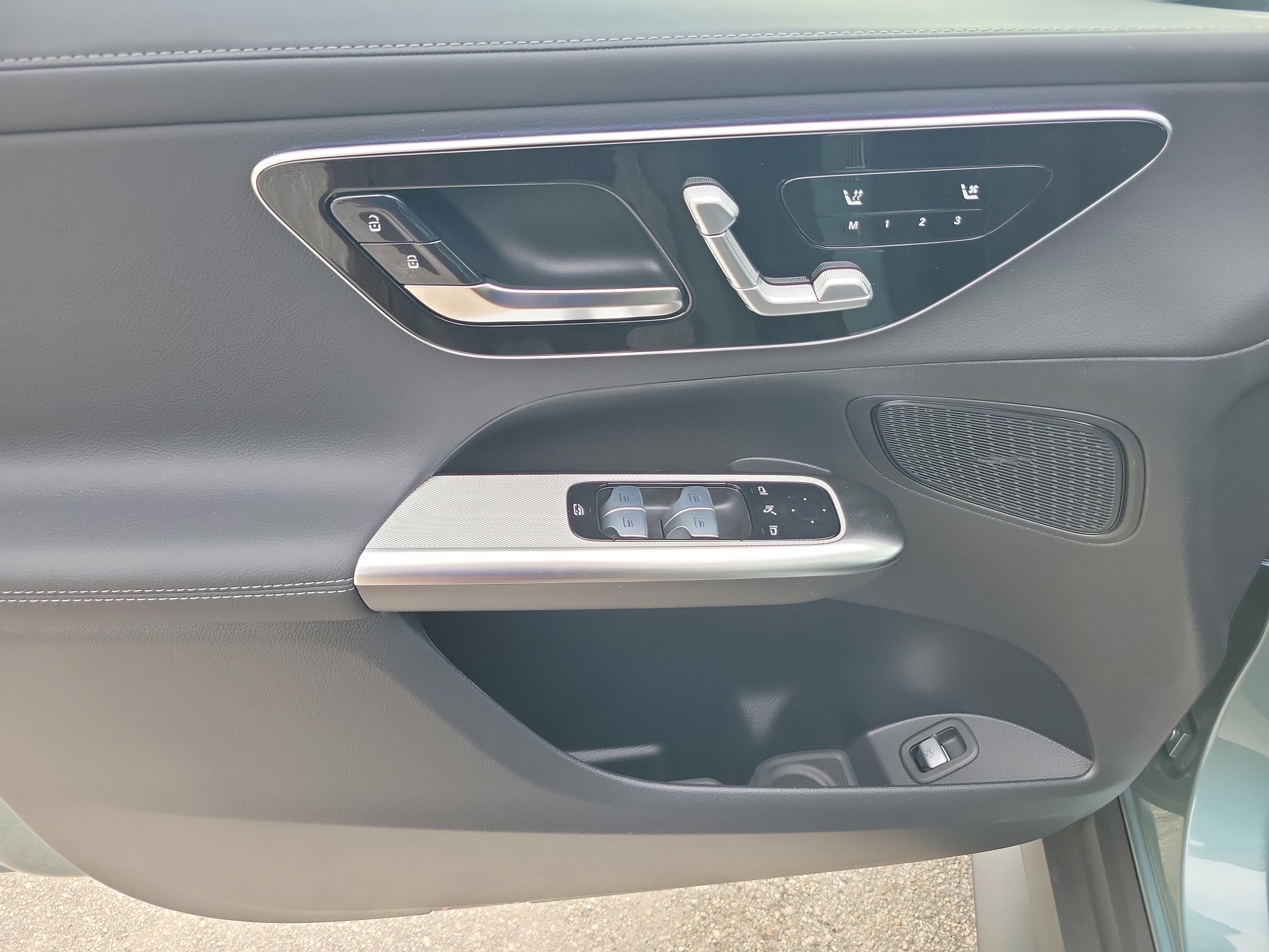 New 2026 Verde Silver Metallic Mercedes-Benz GLC 300 image 49
