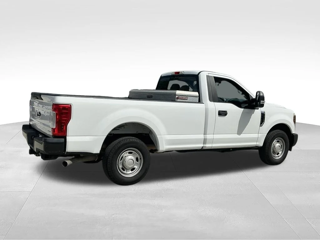 Used 2018 White Ford XL image 10