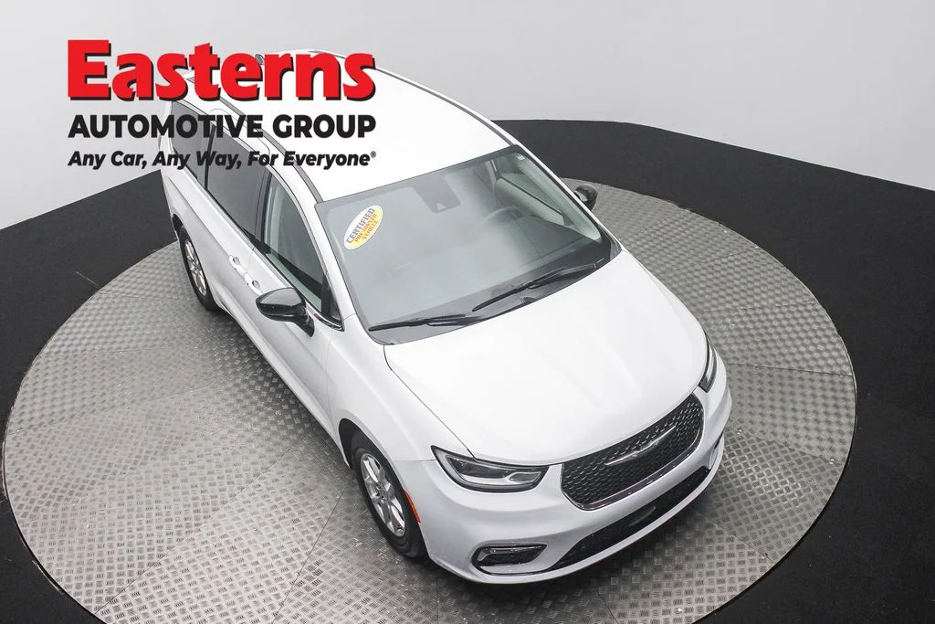 Used 2024 White Chrysler Touring L image 3