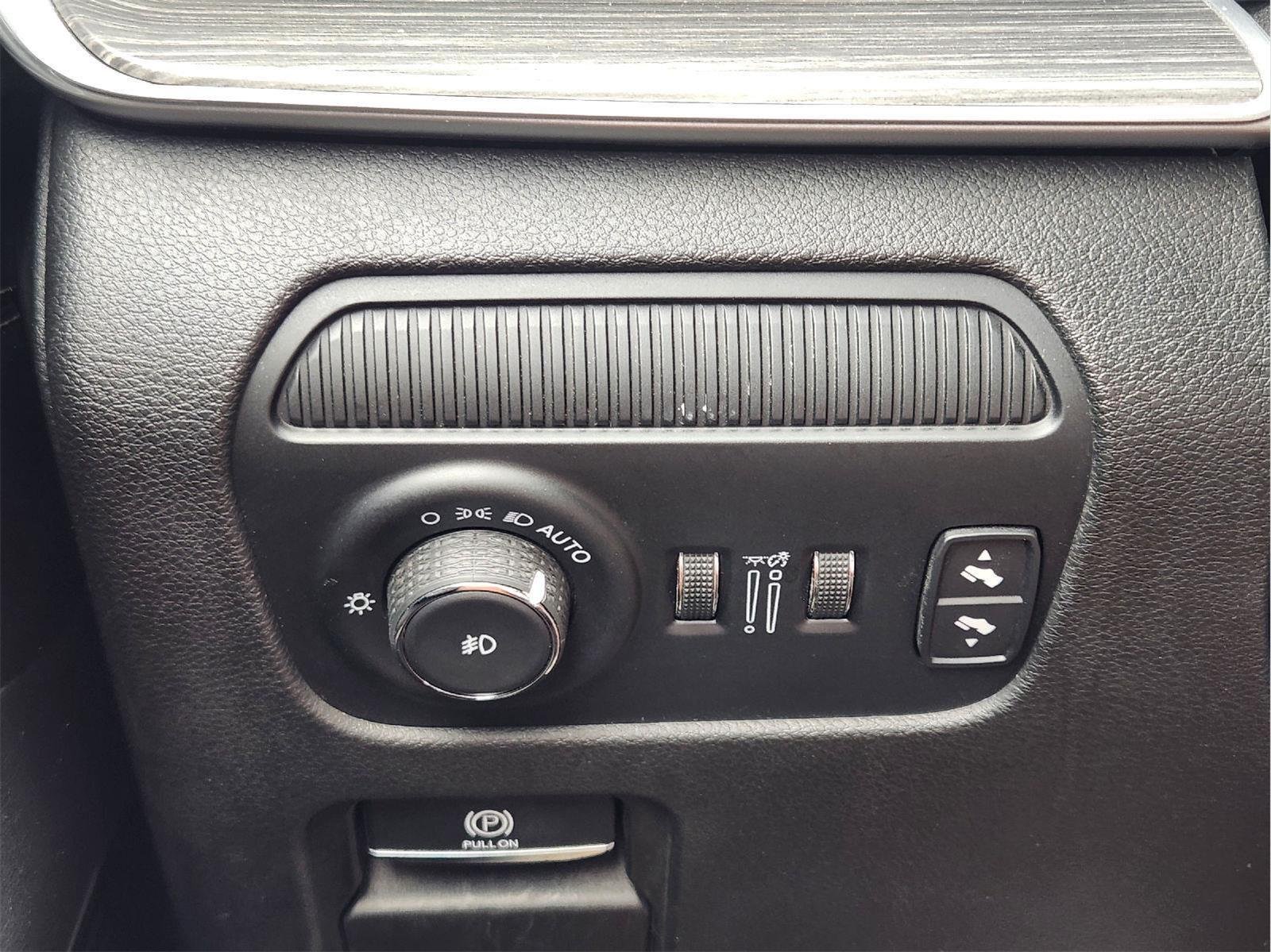 Certified Used 2024 Bright White Clearcoat Jeep Series II image 19