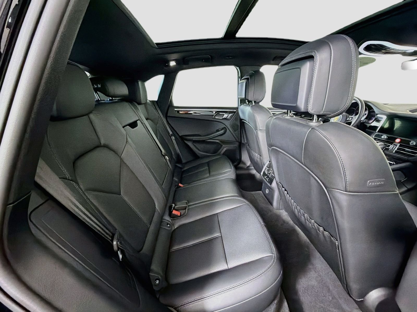 2025 Porsche Macan Base - Photo 31