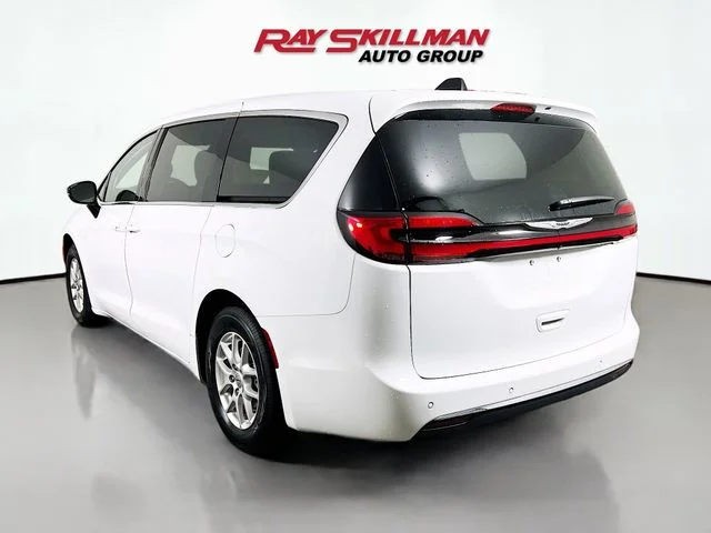 Used 2024 White Chrysler Touring L image 5