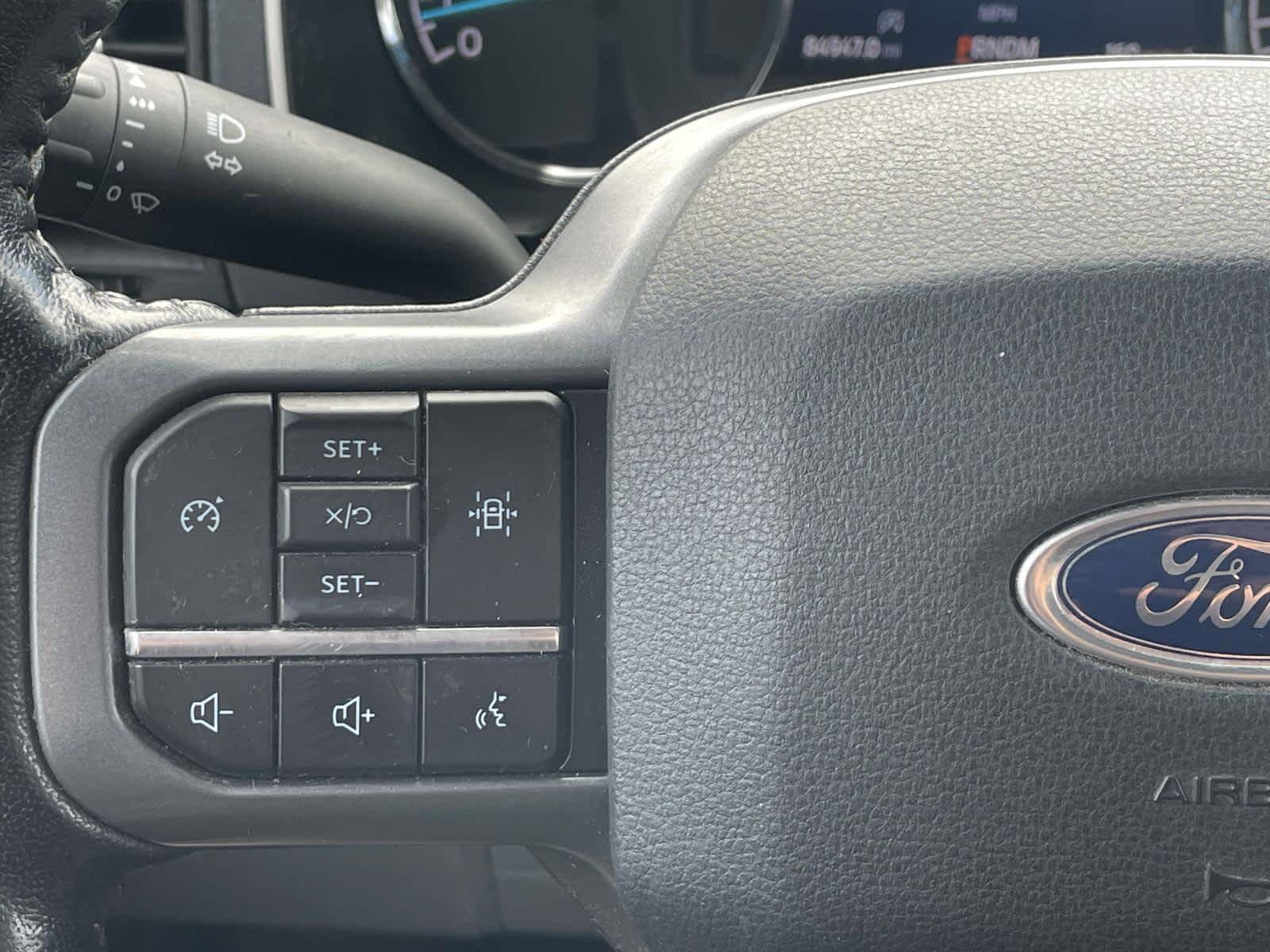 Used 2021 Oxford White/Carbonized Gray Ford XLT image 31