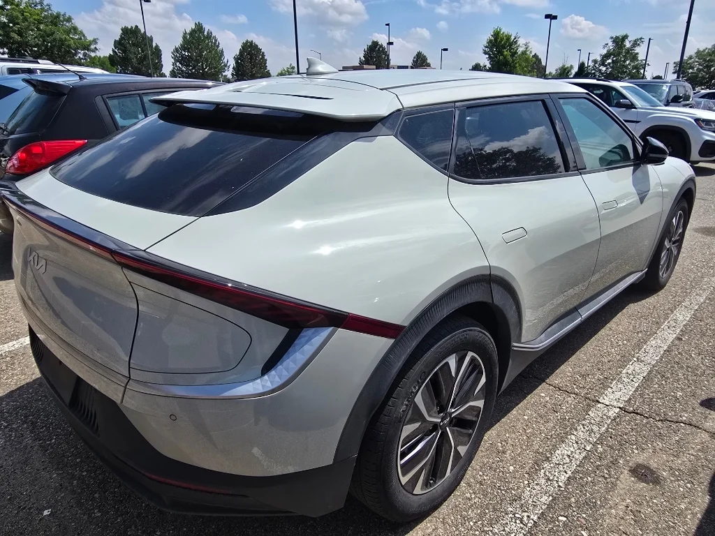 Used 2024 Glacier Kia Light Long Range image 16
