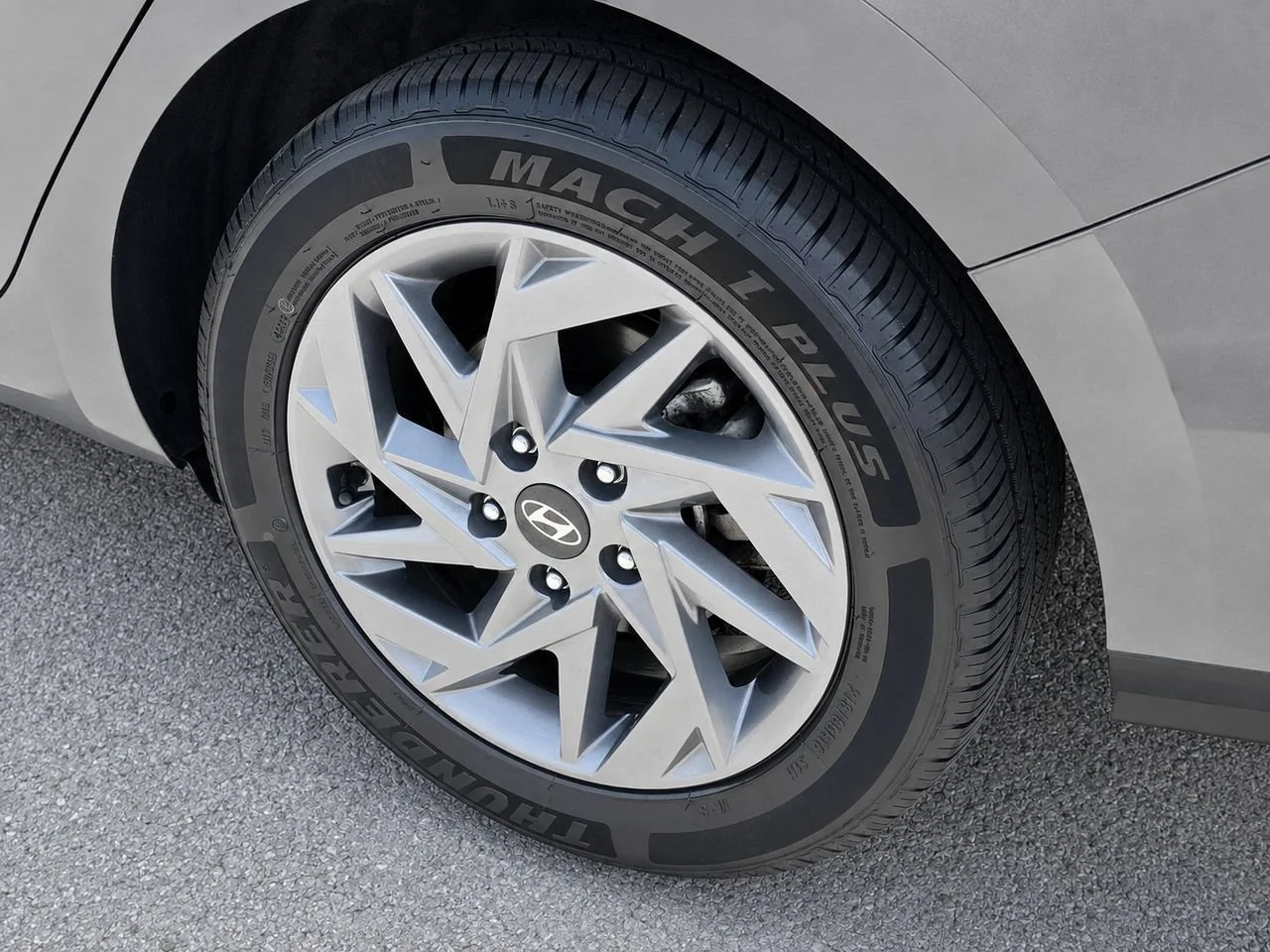 Used 2024 Gray Hyundai SEL image 9
