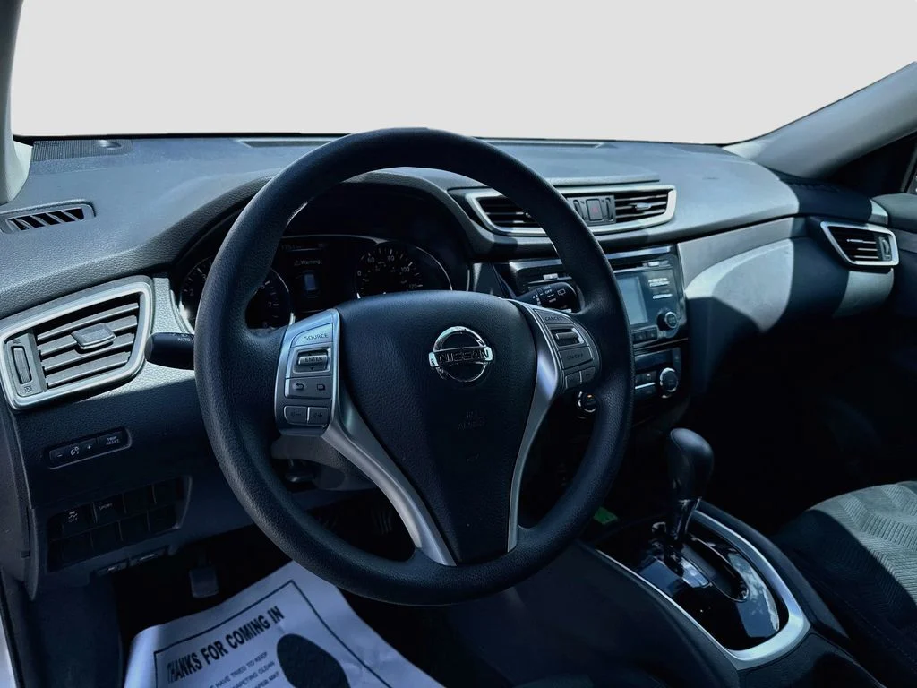 Used 2014 Silver Nissan SV image 10