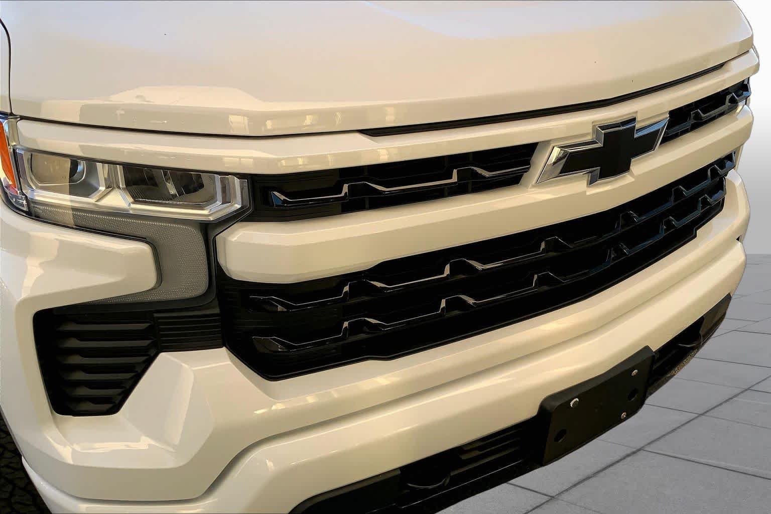 Used 2024 Summit White Chevrolet RST image 27