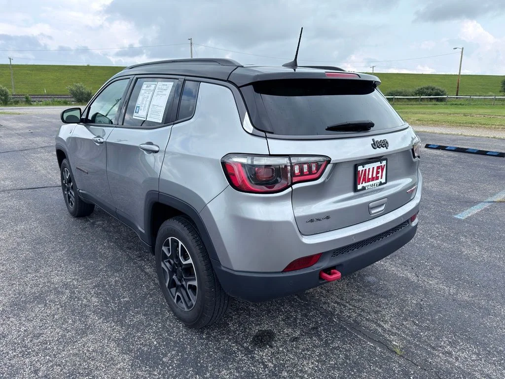 Used 2021 Silver Jeep Trailhawk image 9