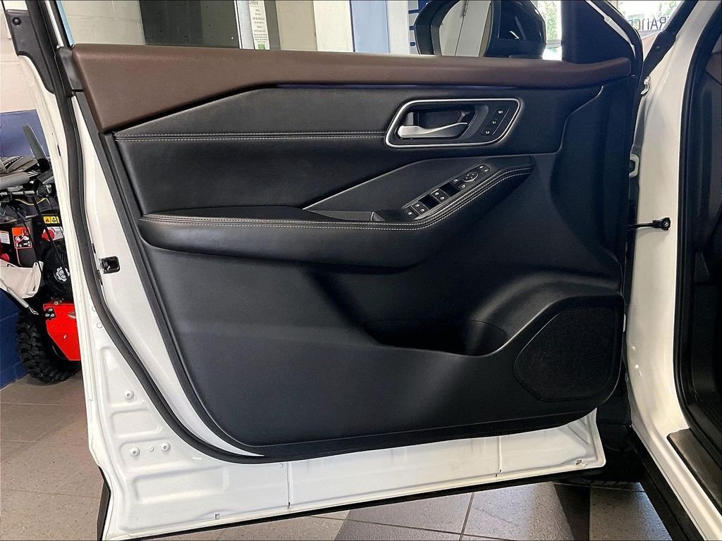 Certified Used 2023 White Nissan Platinum image 9