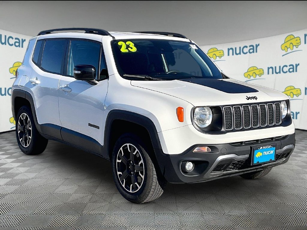 Used 2023 Alpine White Clearcoat Jeep Latitude image 1