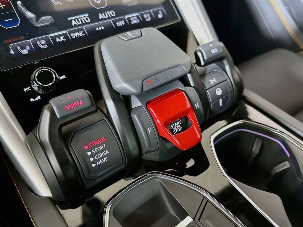 Used 2024 Black Lamborghini S image 23