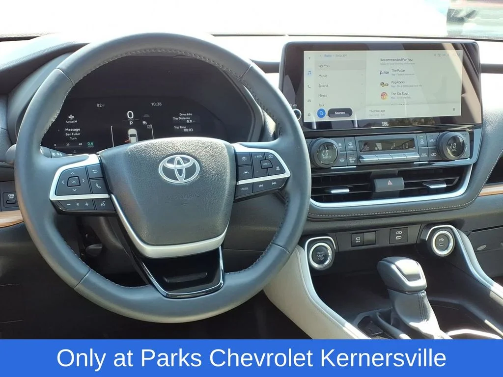 Used 2025  Toyota Limited image 6